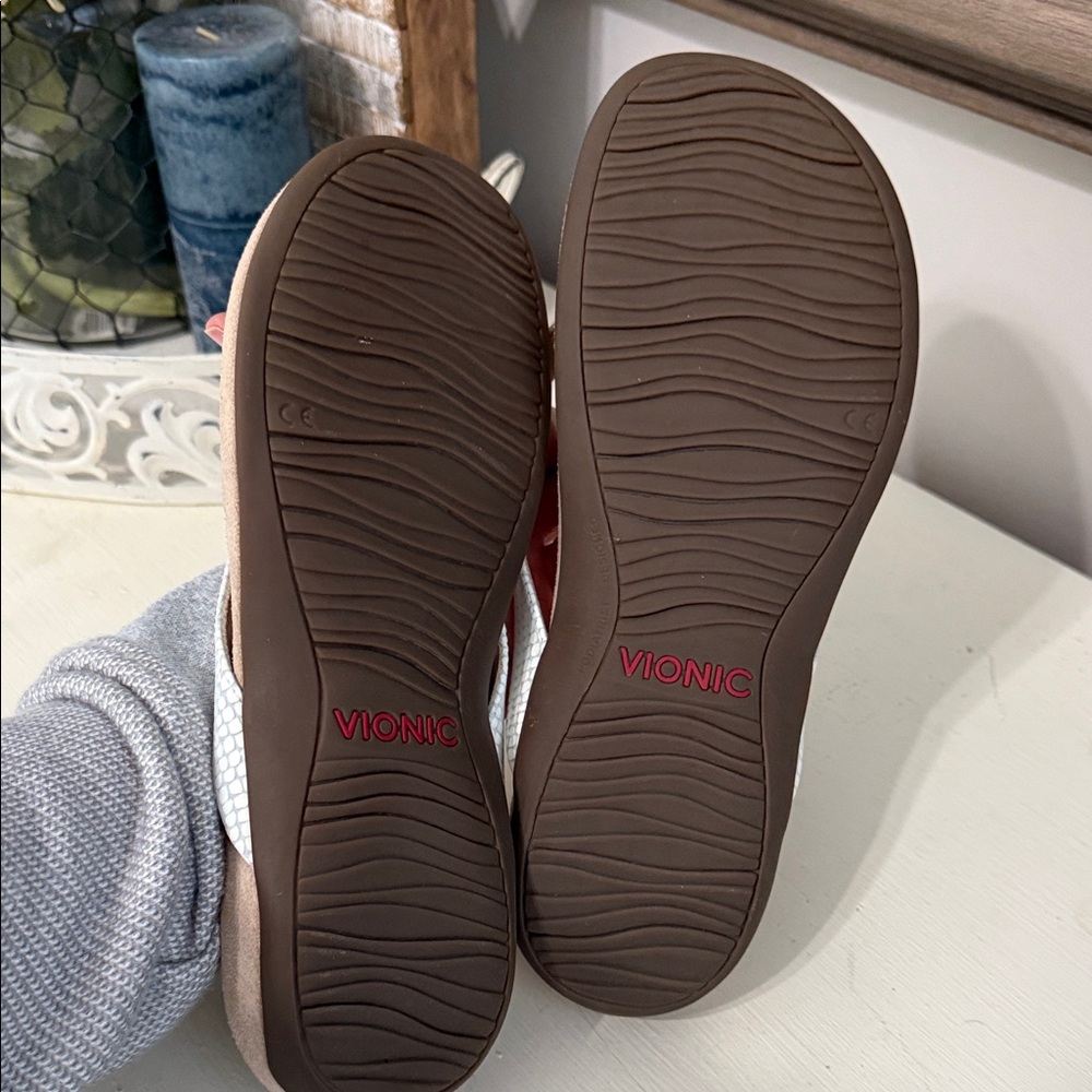 Vionic White Textured Sandals - Picture 4 of 4